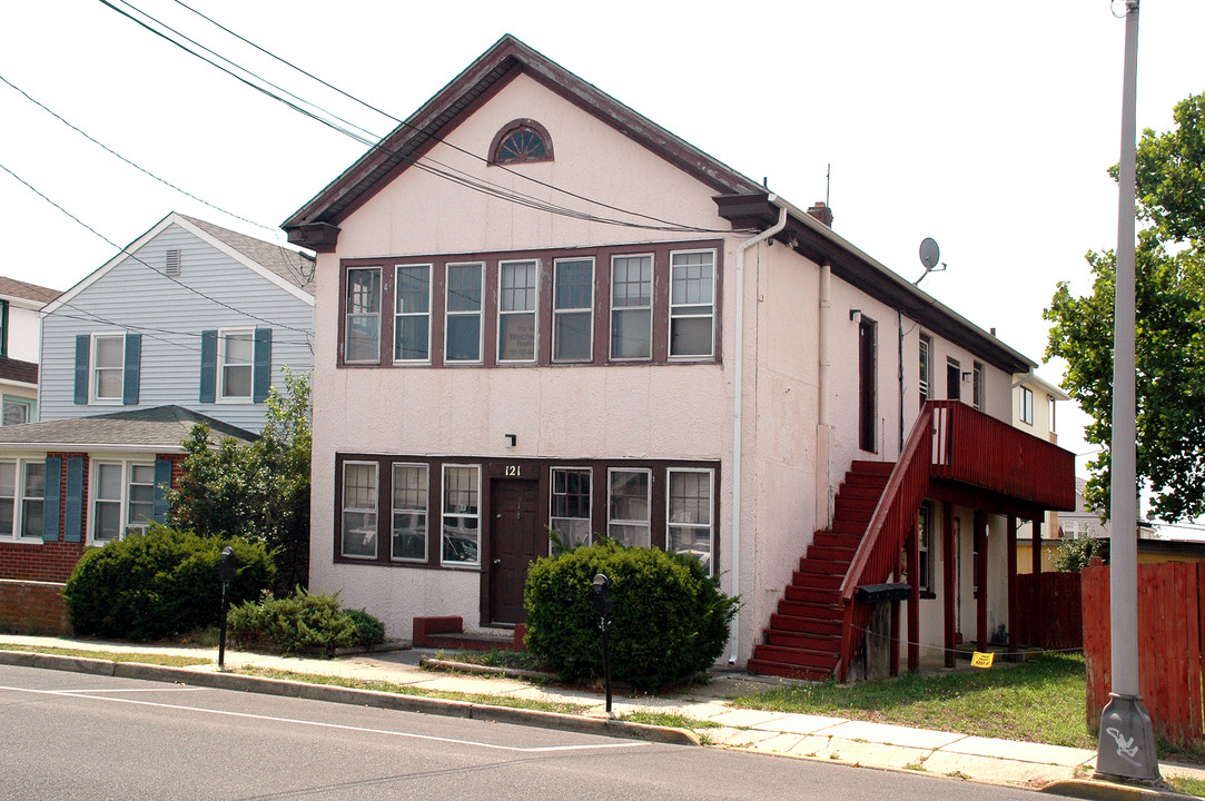 121 Blaine Ave in Seaside Heights, NJ - Foto de edificio