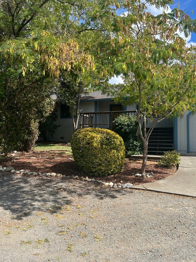 11142 Linda Dr in Auburn, CA - Building Photo - Building Photo
