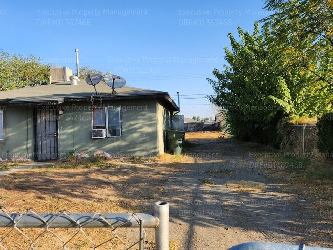 1206 Potomac Ave in Bakersfield, CA - Building Photo - Building Photo