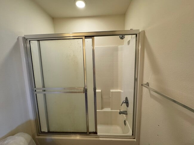 property at 1402 Fianna Place Ct