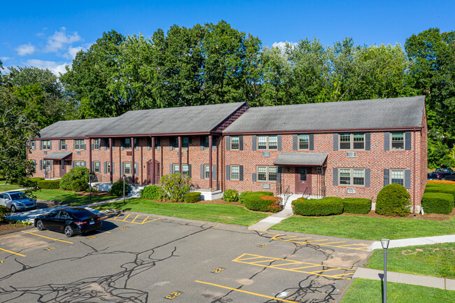 Candlelight Apartments in Glastonbury, CT - Building Photo - Building Photo