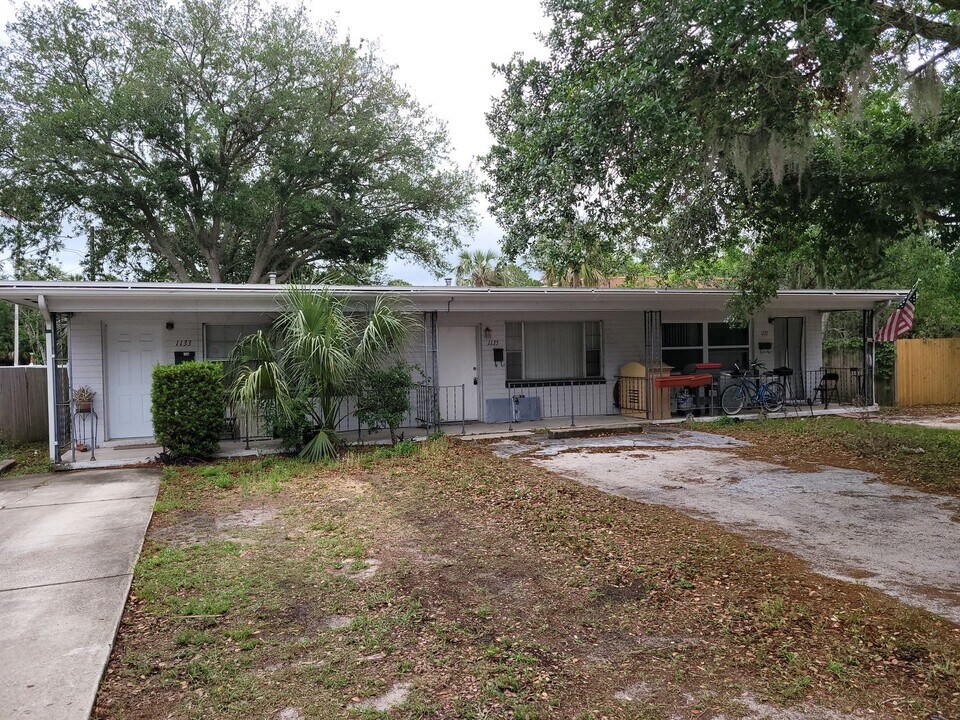 1133-1137 Martha Dr in Daytona Beach, FL - Foto de edificio