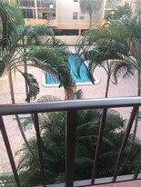 6095 W 19th Ave in Hialeah, FL - Building Photo