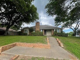 407 Hillcroft Cir in Duncanville, TX - Building Photo