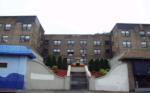 365 Main Ave in Passaic, NJ - Foto de edificio - Building Photo