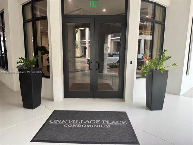 4100 Salzedo St, Unit 502 in Coral Gables, FL - Foto de edificio - Building Photo