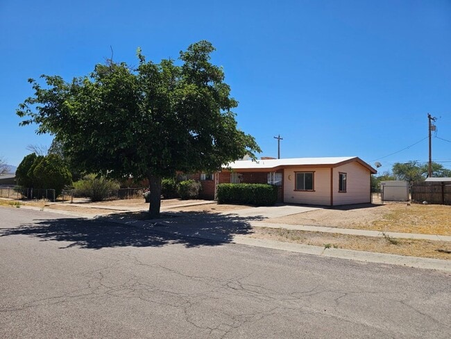 610 E Post Rd in Benson, AZ - Building Photo - Building Photo