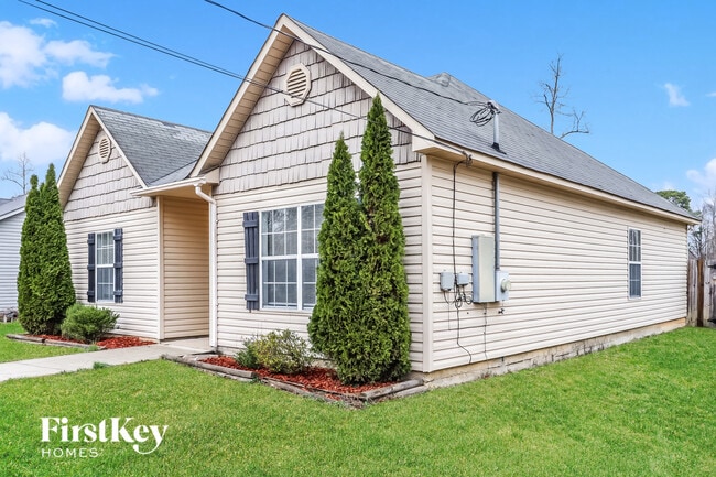 243 Davis Dr in Odenville, AL - Foto de edificio - Building Photo