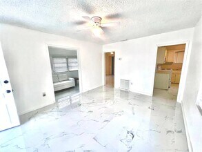 5870 SW 20th St in Miami, FL - Foto de edificio - Building Photo