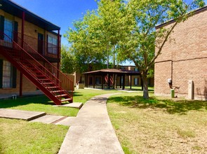 Vista De Palmas in Edinburg, TX - Foto de edificio - Building Photo