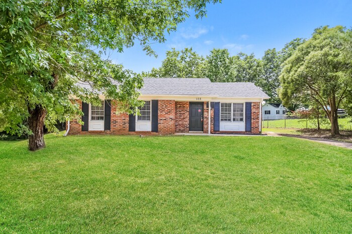 105 Lasalle Pl in Simpsonville, SC - Building Photo