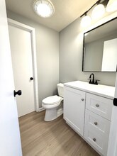 85 Fairhaven Rd in East Lyme, CT - Building Photo - Building Photo