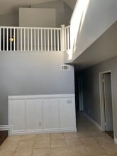 823 Viewpointe Ln in Corona, CA - Foto de edificio - Building Photo