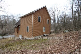 616 Tuscarora Dr W in Hazleton, PA - Building Photo - Building Photo