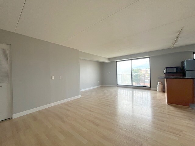 1243 Beacon St, Unit 8B in Brookline, MA - Building Photo - Building Photo