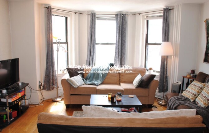 379 Marlborough St in Boston, MA - Building Photo