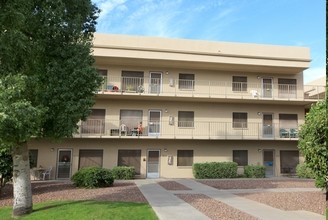 Hacienda Del Rio Apartments in Phoenix, AZ - Foto de edificio - Building Photo