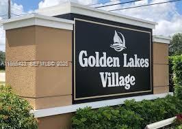 110 Lake Meryl Dr in West Palm Beach, FL - Building Photo