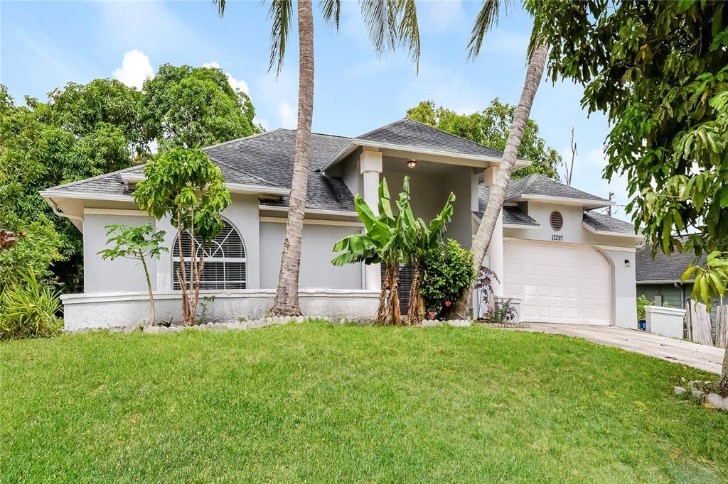 17297 Lee Rd in Ft. Myers, FL - Building Photo
