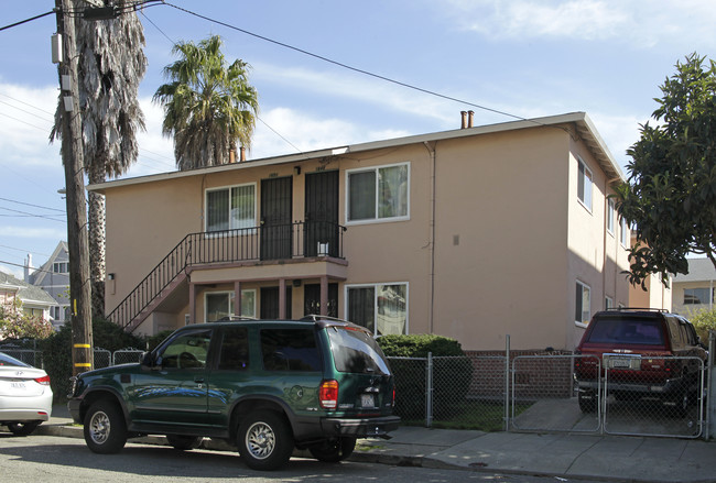 1644-1650 10th Ave in Oakland, CA - Foto de edificio - Building Photo