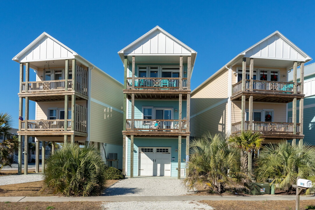 201 Shell Rd in Surf City, NC - Building Photo