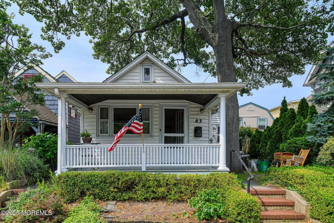 83 Cookman Ave in Ocean Grove, NJ - Foto de edificio