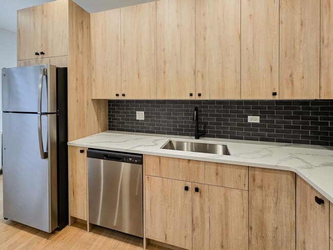 2253 W Argyle St, Unit 3 in Chicago, IL - Foto de edificio - Building Photo