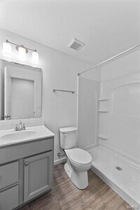 300 Newbridge Wy photo'