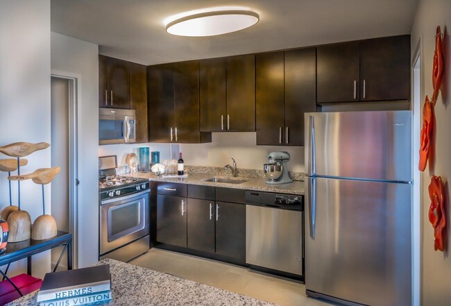 Crystal House in Arlington, VA - Building Photo - Building Photo