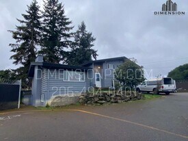 825 S 176th St in Burien, WA - Building Photo