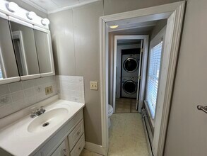 43 Spruce St, Unit 43 Spruce St Apt B in Sanford, ME - Building Photo - Building Photo