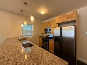 6 Giles Park, Unit 1 in Somerville, MA - Foto de edificio - Building Photo