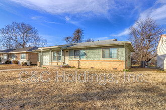 8923 E Newton Pl in Tulsa, OK - Foto de edificio - Building Photo