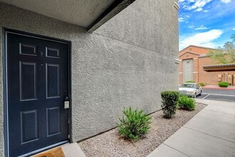 555 E Silverado Ranch Blvd in Las Vegas, NV - Building Photo - Building Photo