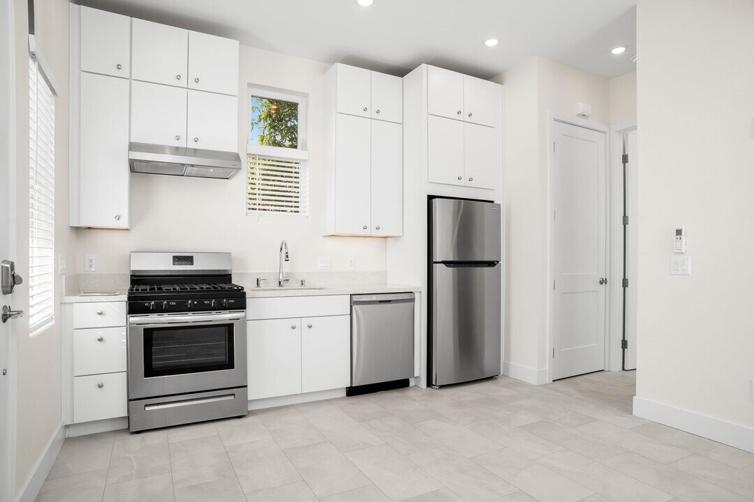 3460 Roosevelt St in Carlsbad, CA - Building Photo