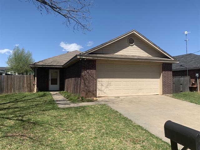 393 Gavins Way in Joshua, TX - Building Photo