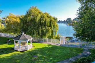 Landing at Angle Lake in Seatac, WA - Foto de edificio - Building Photo