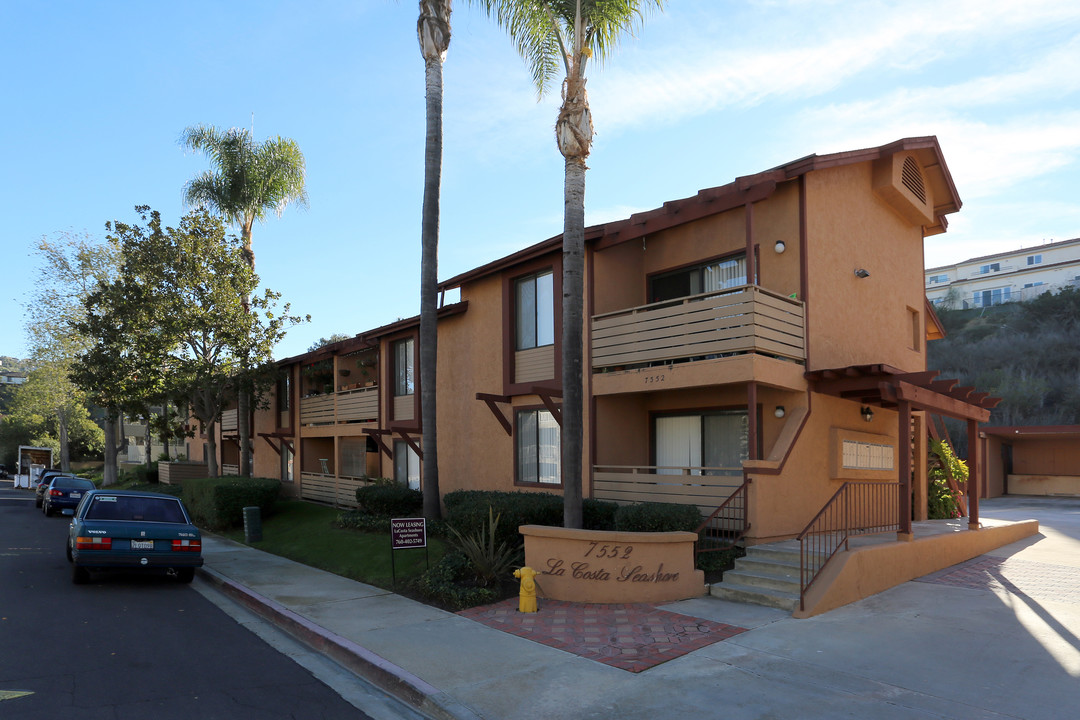 La Costa Seashore in Carlsbad, CA - Building Photo