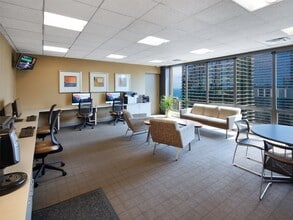 333 E Wacker Dr, Unit 17 in Chicago, IL - Foto de edificio - Building Photo