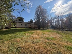 5811 Uwharrie Rd in Archdale, NC - Building Photo - Building Photo