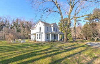 3952 Irvington Rd in Irvington, VA - Building Photo - Building Photo