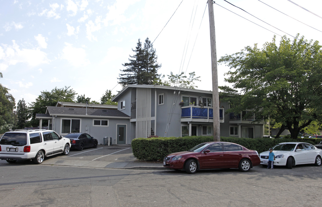 Pauline Creek Apartments in Santa Rosa, CA - Building Photo