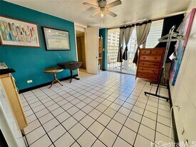 441 Lewers St in Honolulu, HI - Building Photo