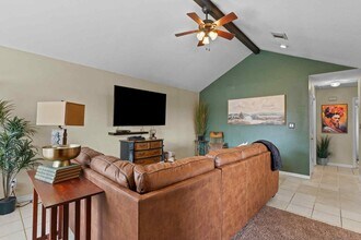 2102 N Pearland Ave in Pearland, TX - Building Photo - Building Photo