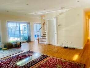 36 Hamilton Rd in Irvington, NY - Building Photo - Building Photo