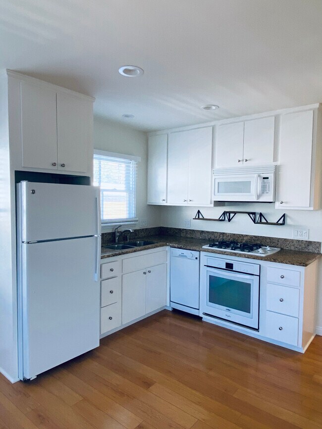 3648 S Centinela Ave in Los Angeles, CA - Building Photo - Building Photo