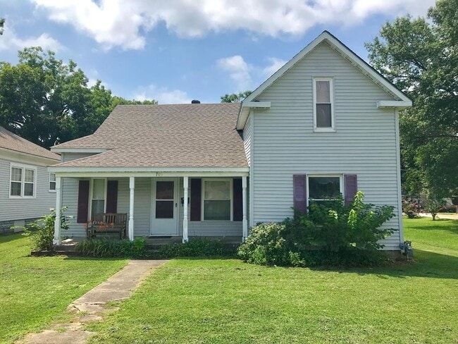property at 703 W 4th St