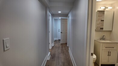 2200 W Cortez St, Unit 001 in Chicago, IL - Building Photo - Building Photo