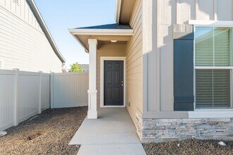 4364 W Sunny Cove St in Meridian, ID - Building Photo - Building Photo