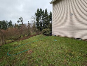 2185 Dorsey Dr in Hubbard, OR - Building Photo - Building Photo